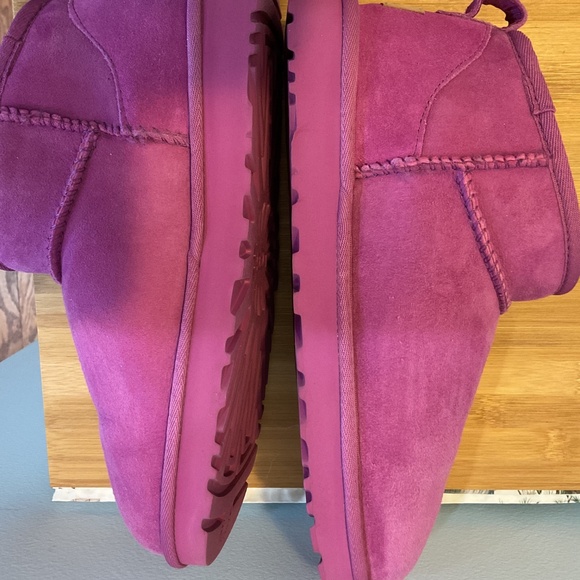 UGG Ultra Mini ~ Purple size 8 women’s - Picture 4 of 7